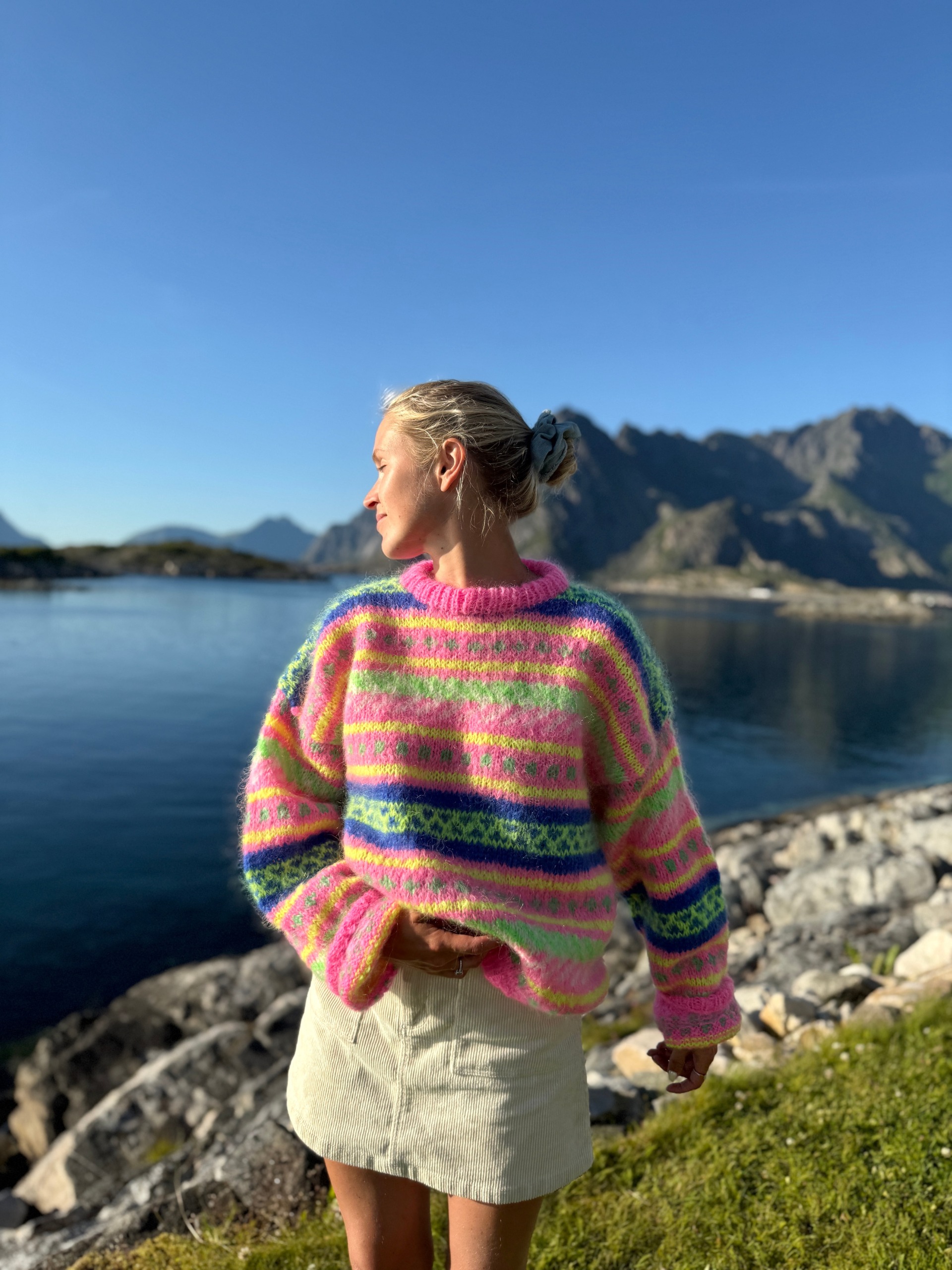 IR 02-01g Hanami Pullover ("Påfugl in Paris"-wolle)