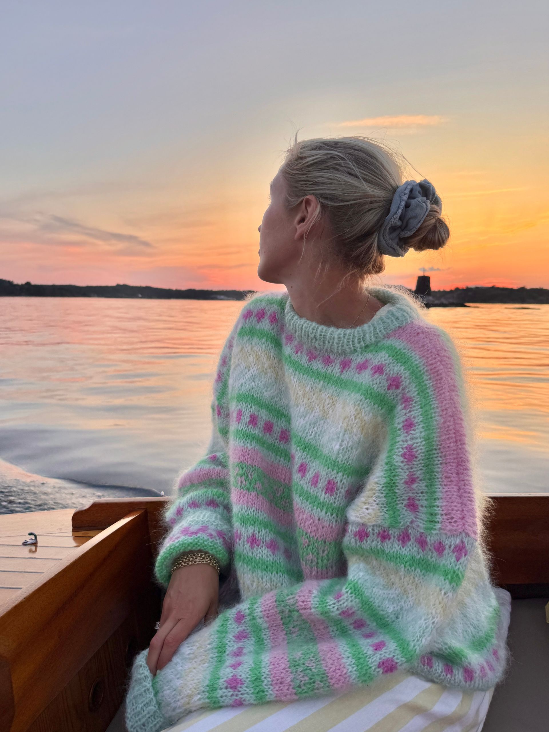 IR 02-01e Hanami Pullover ("Påfugl in Paris"-wolle)