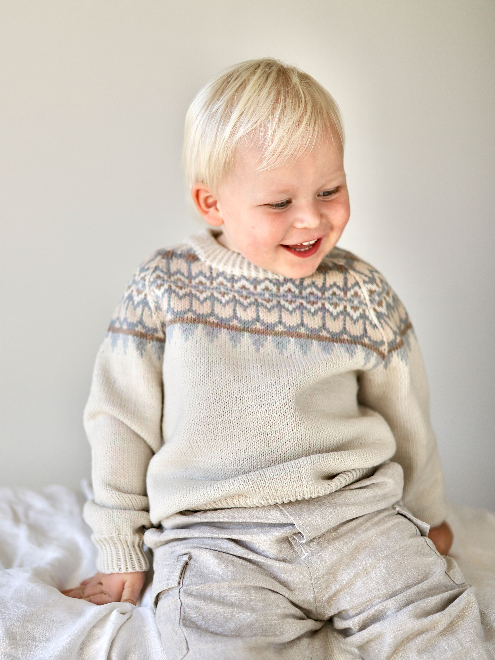 424S-01b HUSH Kinderpullover