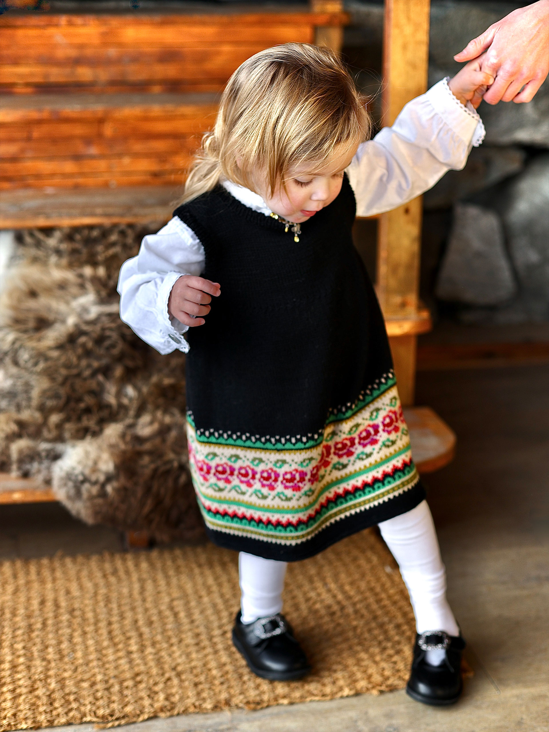 321S-07b PIEROSA ärmelloses Festkleid