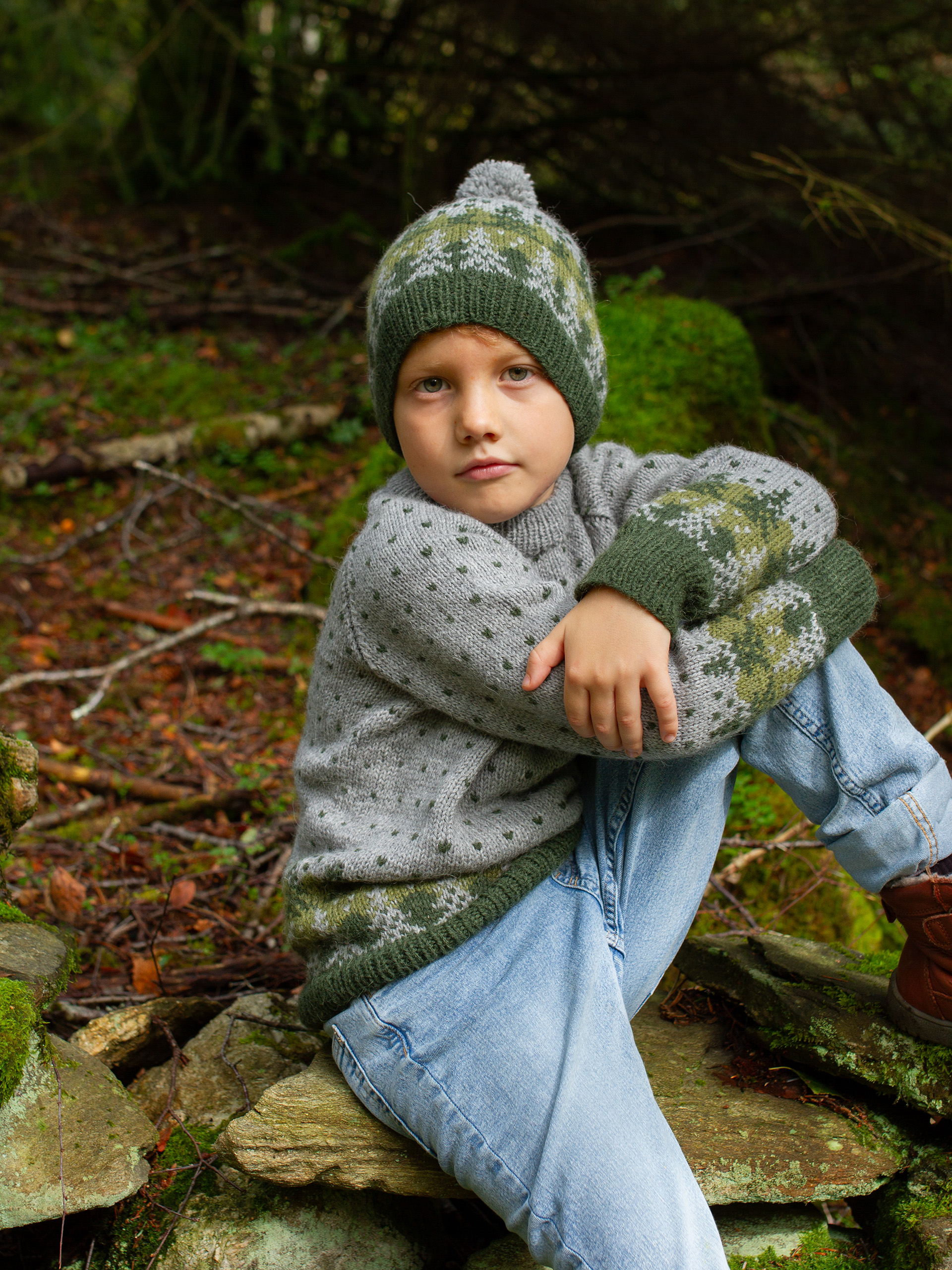 424K-02b Pinewood Pullover & Mütze für Kinder