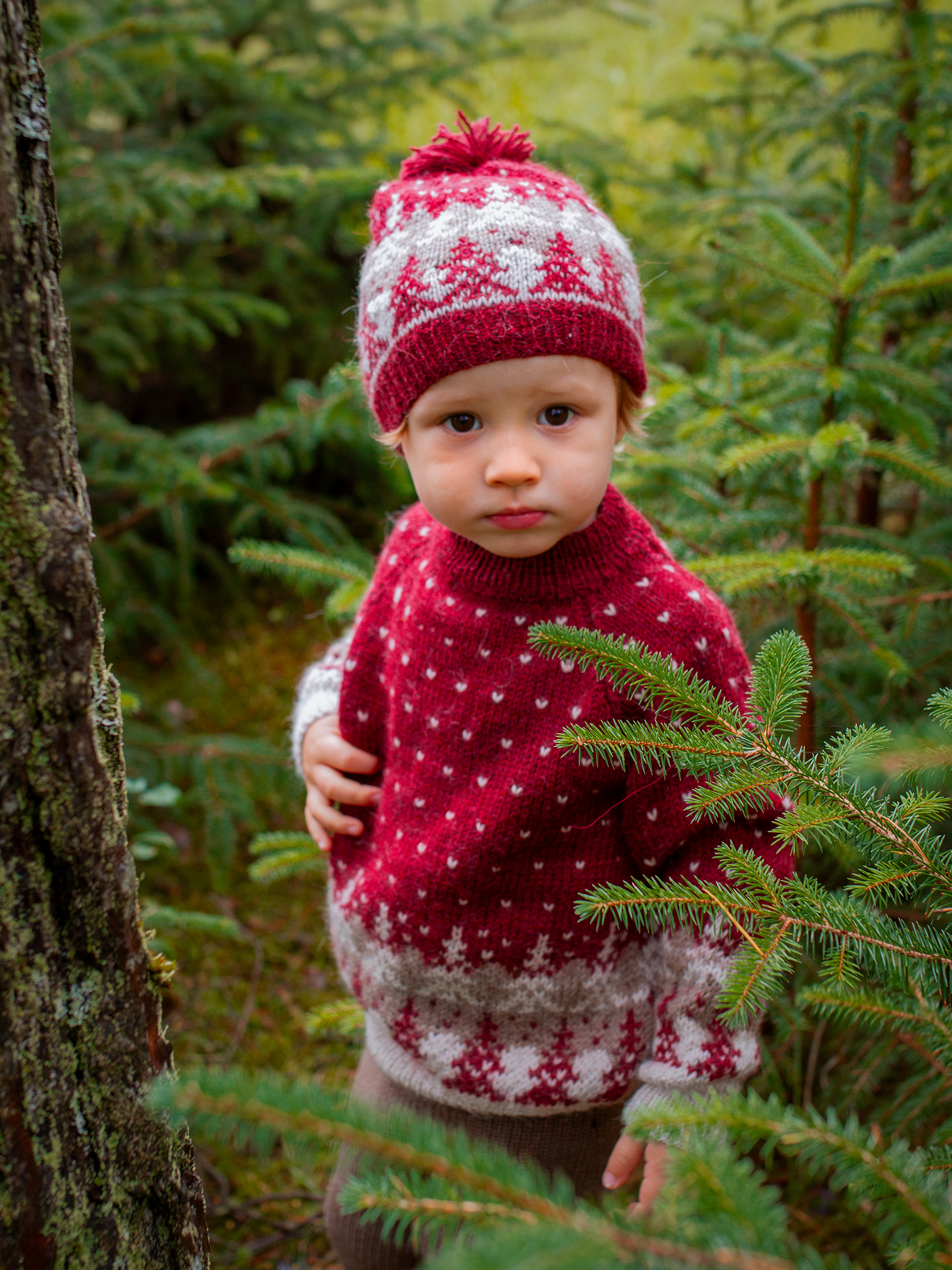 424K-02a PINEWOOD Pullover & Mütze für Kinder