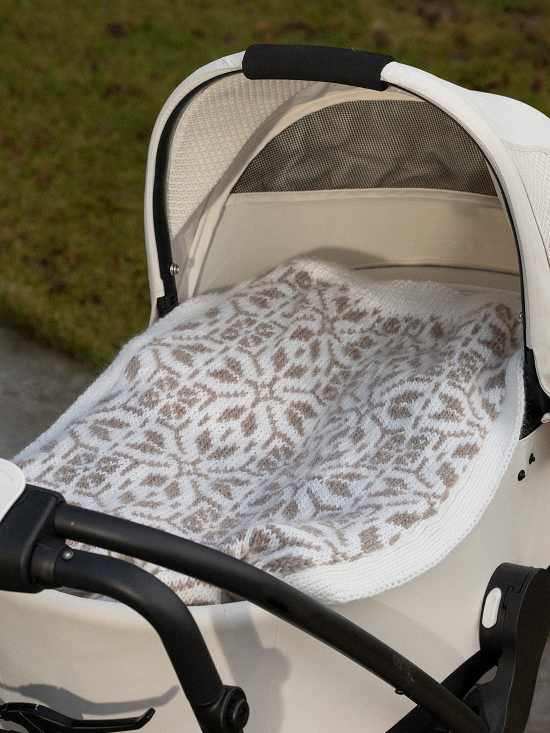 2501-7 Filippa Babydecke für den Kinderwagen              