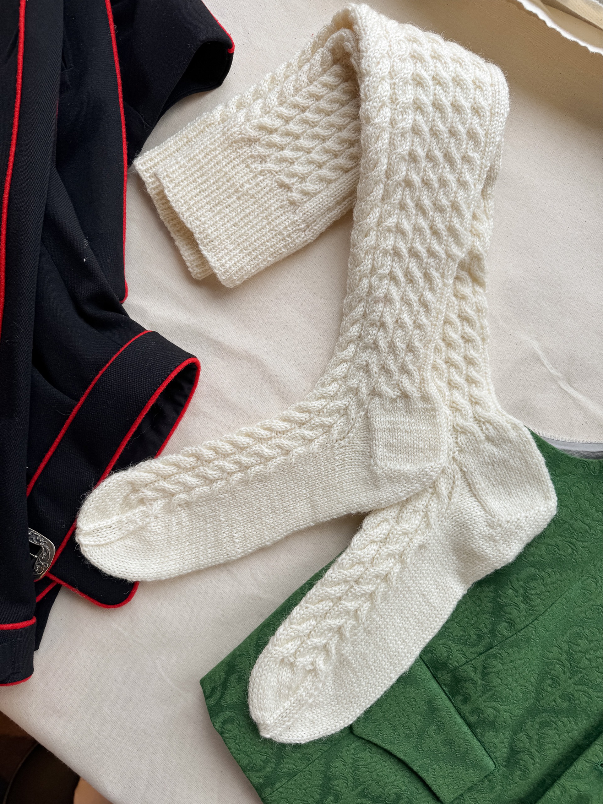 327-05 Bunadstrümpfe mit zopfmuster